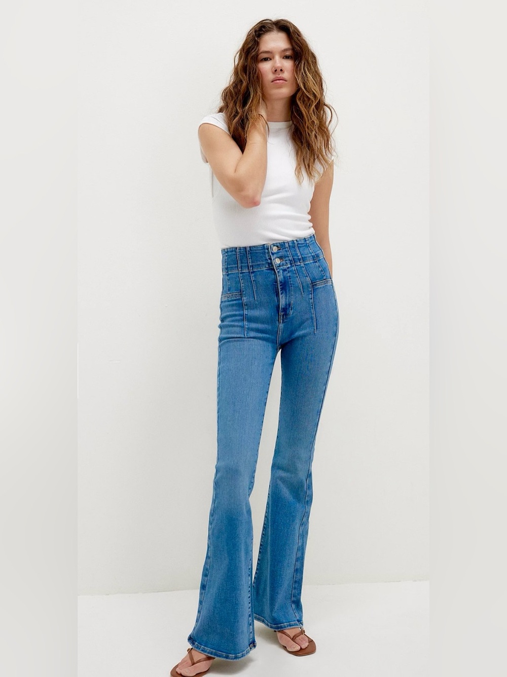 NWT FREE PEOPLE JAYDE FLARE JEANS SIZE 28!! COLOR IS SUNBURST BLUE!!